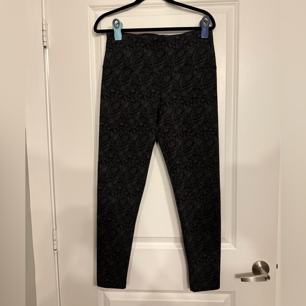 Lyssé Brocade Flocked Paisley High Waist Leggings Size Large